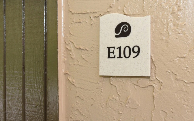 Papakea #E109 1 Bedroom Condo By Redawning