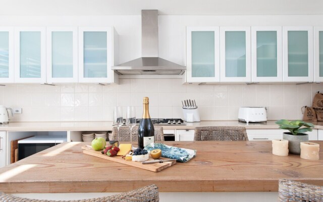 Arabella - Stylish Seaside Sanctuary With Views