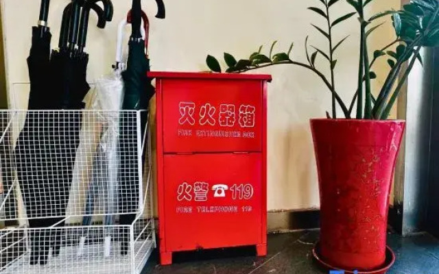 Shanghai Zhong'an Hotel (Xizang North Road Subway Station)
