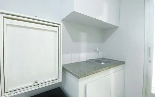 Stunning and Comfy Studio at Green Bay Pluit Apartment