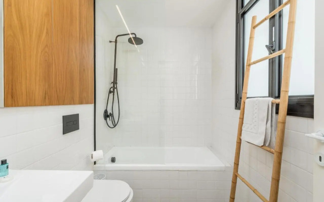 Trendy apartment next to Levinsky market