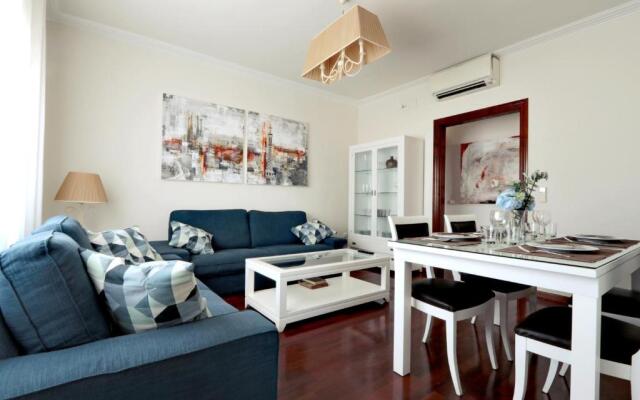 Classbedroom Fira Business Apartment