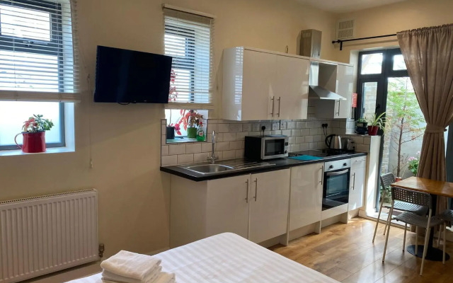 Lyall Apartment Hotel
