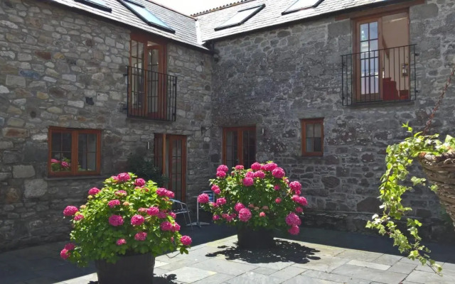 Tremodrett House Barn