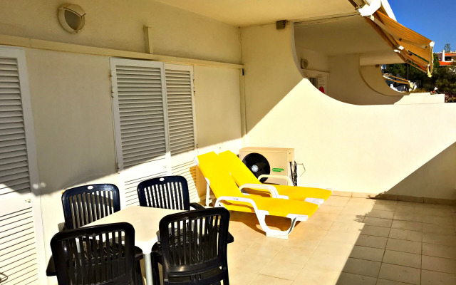 Borda d'Água, Praia da Oura