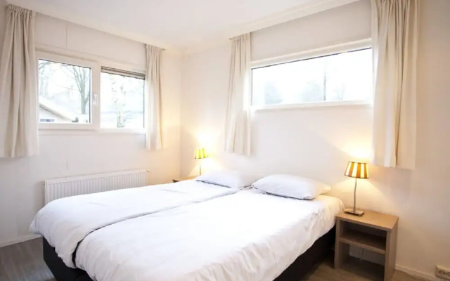 Cozy Chalet in a Holiday Park