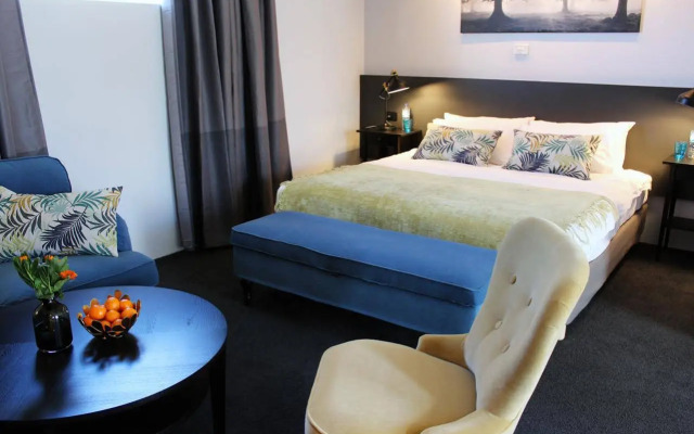 The Oriana Orange - Retro Hotel & Resort