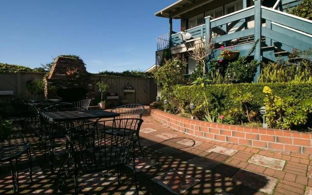 Carmel Wayfarer Inn