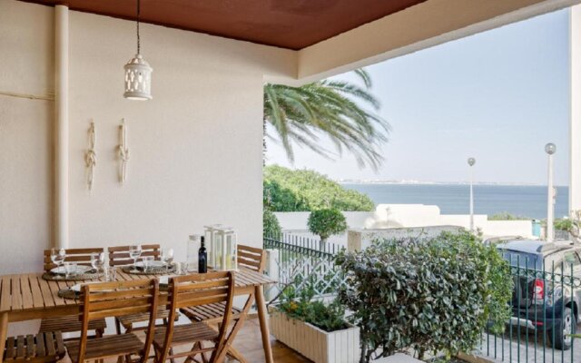 WOW View with Terrace and WiFi, 100m to Beach, 10 min to City