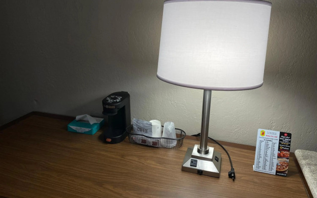 Deluxe Inn & Suites