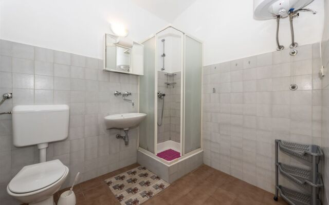 Apartments and Rooms Dragica