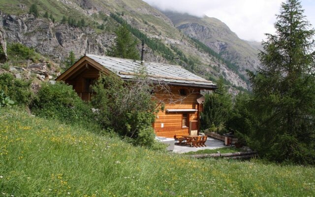 Chalet Hinter Dem Rot Stei