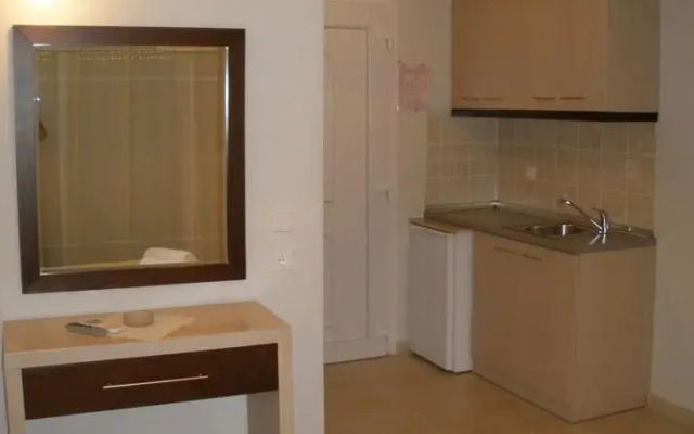 Phaethon Apartments & Studios