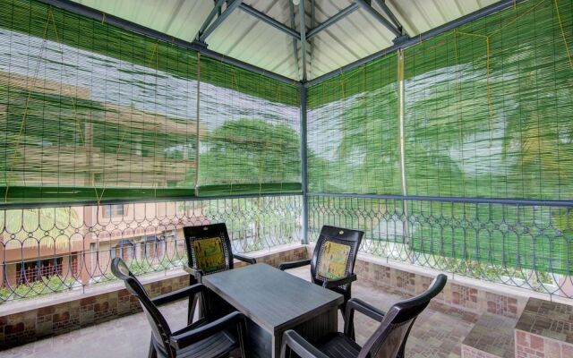 OYO 12812 Four Seasons Villa