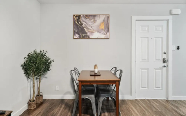 Stylish 2BR Near UT Highland Evonify