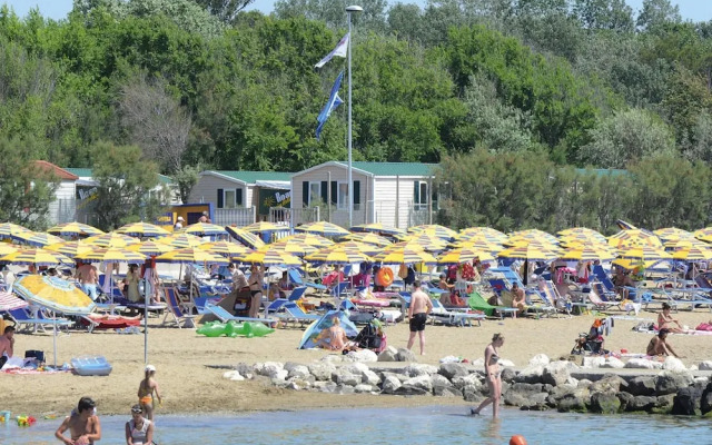 Bungalow in Caorle With Garden Furniture
