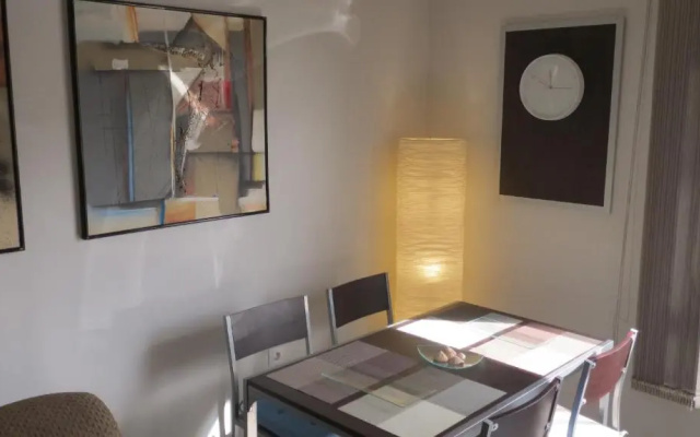 2V Luxury Apartment Near Beach
