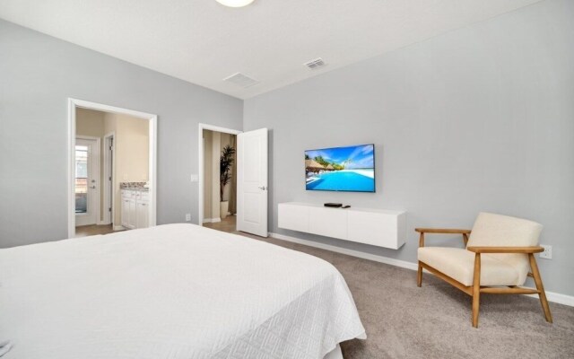 2089elcir 8 Bedroom Villa by RedAwning