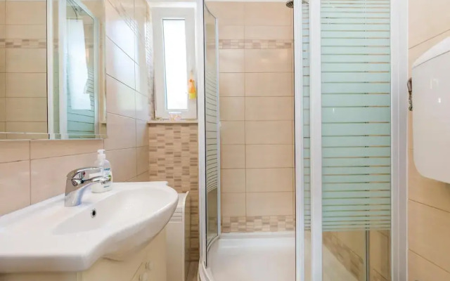 Nice Home in Brsec With Wifi and 3 Bedrooms