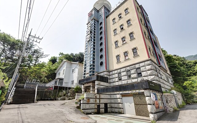 Yangju Aris Pension