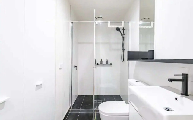 Bright 1 Bedroom Apartment in St Kilda