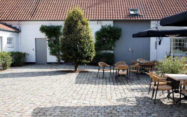 hotelImage