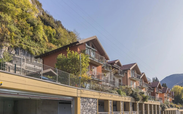 Sunny Varenna Apartment