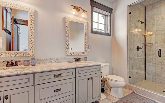 78 Alders Townhouse with Heated Garage by RedAwning