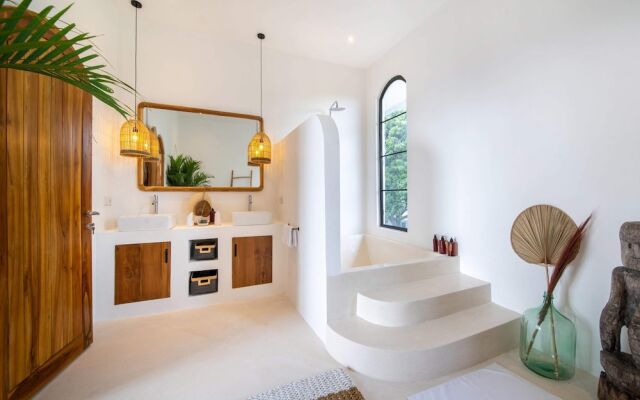 NEW ! Stunning 4BR Jungle View Villa in Lovina