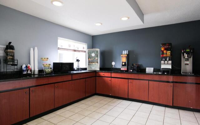 Baymont by Wyndham Flint Airport North