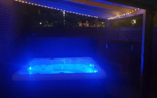 Romantic Break for 2 with Hot Tub