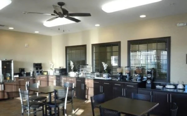 Stockdale Inn & Suites