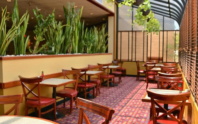 MCM Eleganté Hotel & Suites