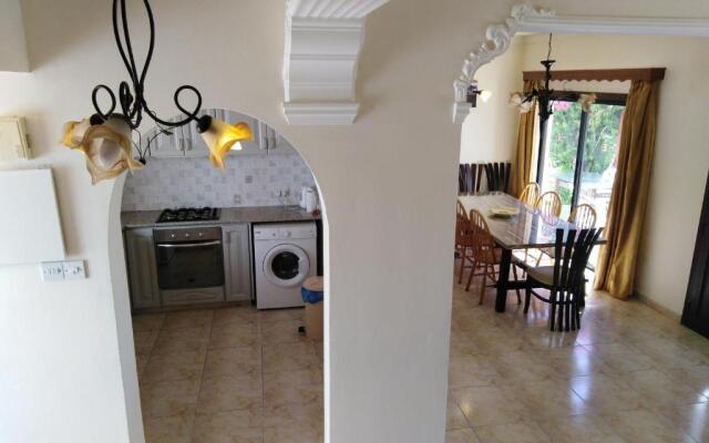 "lovely six Bedroom Villa in Coral Bay ."