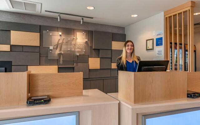 Holiday Inn Express & Suites Carlisle Southwest – I-81 by IHG