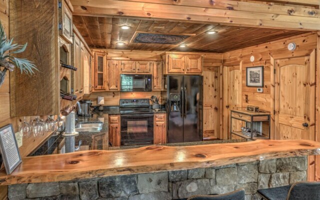 Aska Pines by Escape to Blue Ridge