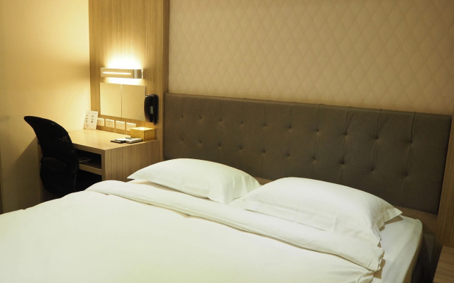 The Riverside Hotel International