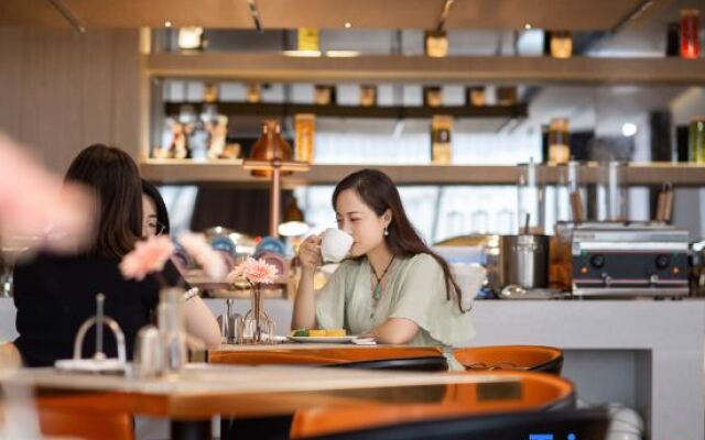 Paco Hotel (North Square Branch of Maoming HSR Station)