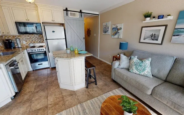 Seascape 2107 1 Bedroom Condo by RedAwning