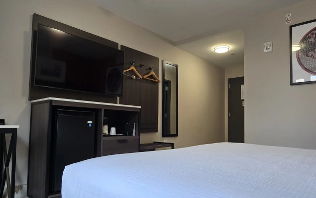 Ramada By Wyndham Brooklyn Empire Blvd
