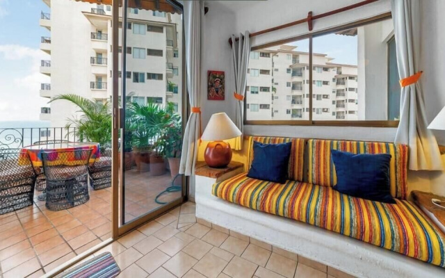 Ocean View 2Br Condo-balcony-beach-pool - 902