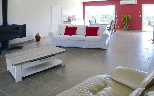 Holiday Home in Gabian Near Vineyards