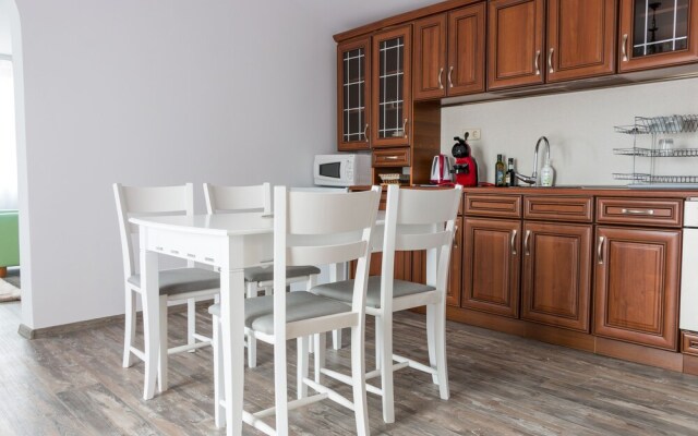 FM Luxury 1-BDR Apartment - Milena's