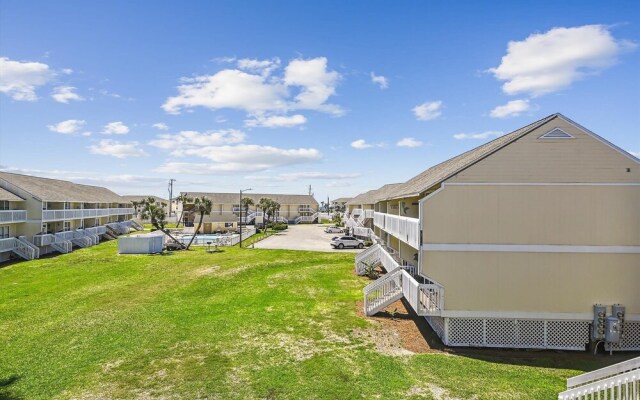 Sandpiper Cove 8236 Studio Bedroom Condo by RedAwning