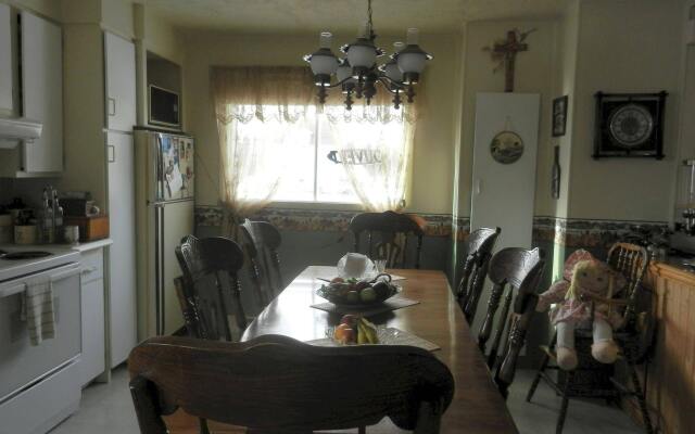Domaine Joseph Ross Bed and Breakfast