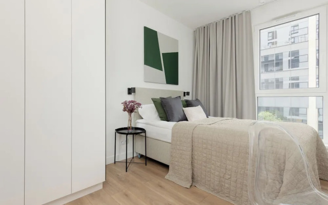 Warsaw Domaniewska by Renters Prestige