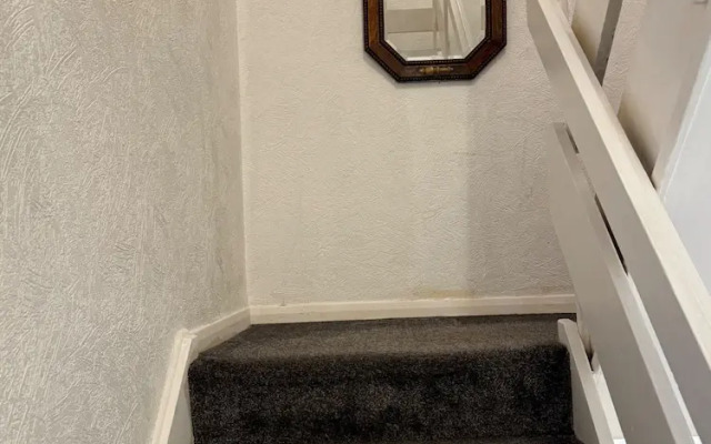 Cozy 4-bed Room Apartments in Birmingham