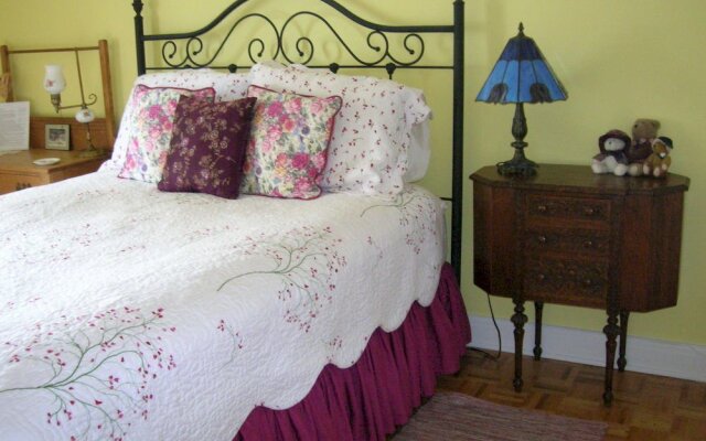 Shirley Samantha's Bed & Breakfast