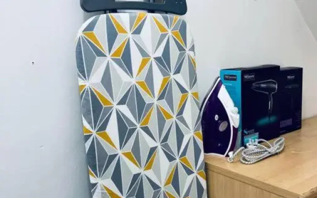 Mayfair Place - Cosy 3 Bedroom House with Free Parking