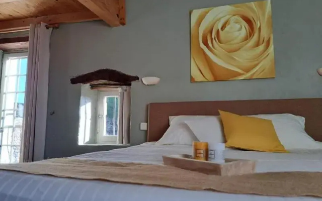Logis Hotel Le Clos Des Sullys
